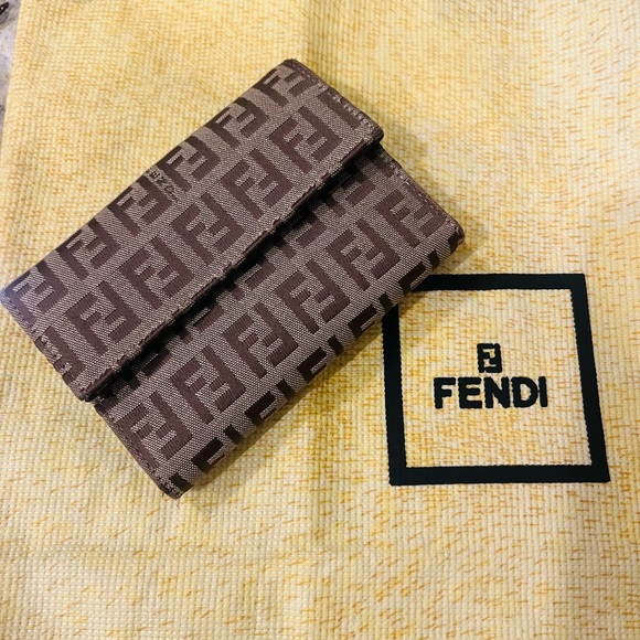 Fendi wallet w/fendi dust bag - Picture 14 of 16